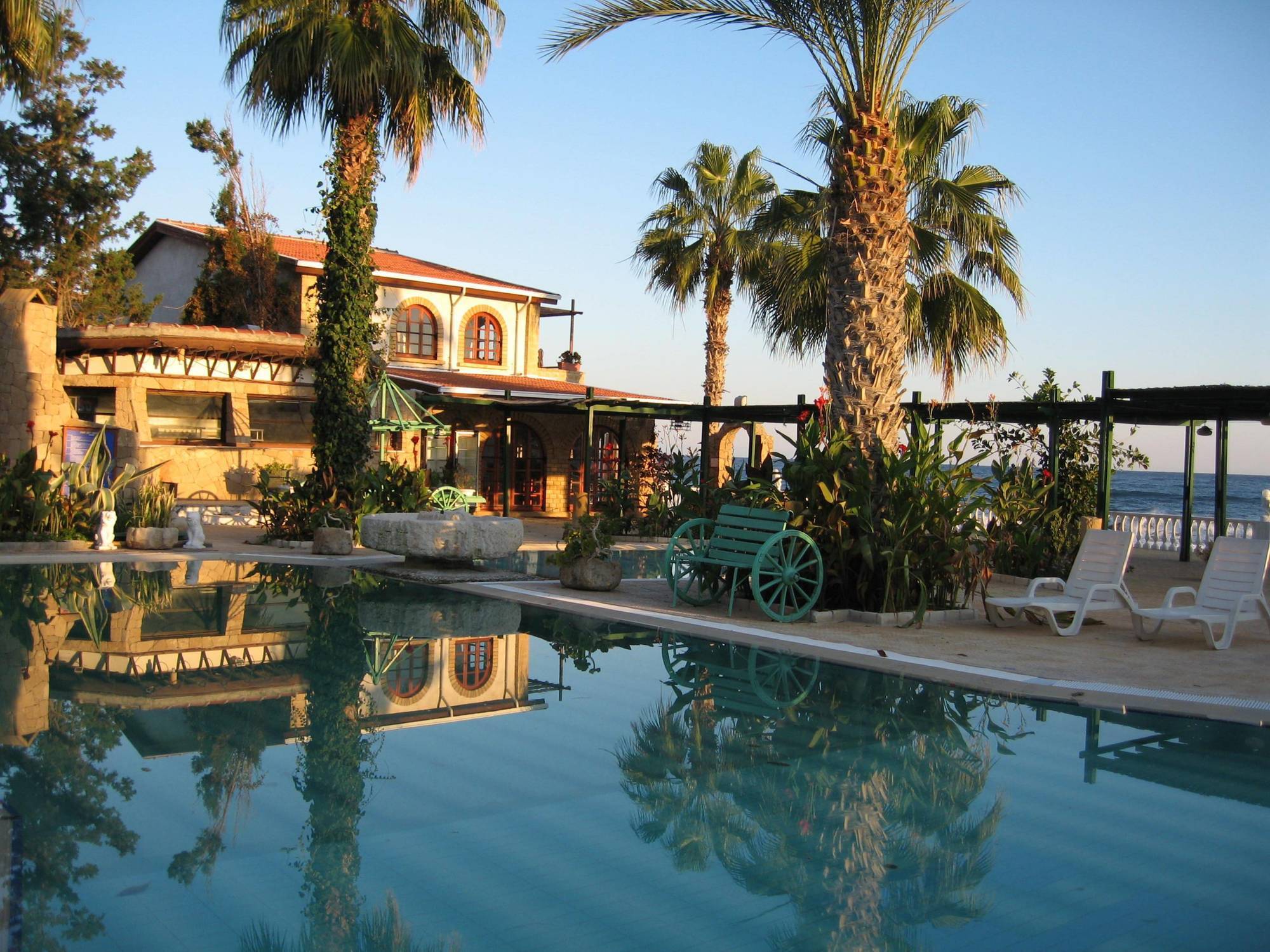 Topset Hotel Agios Georgios  Eksteriør billede